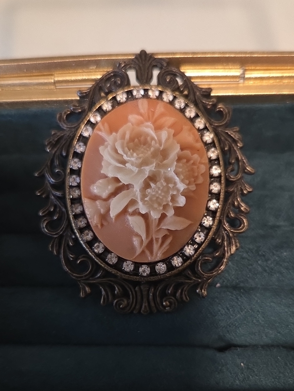 Vintage Floral Cameo Brooch in Peach and Ivory